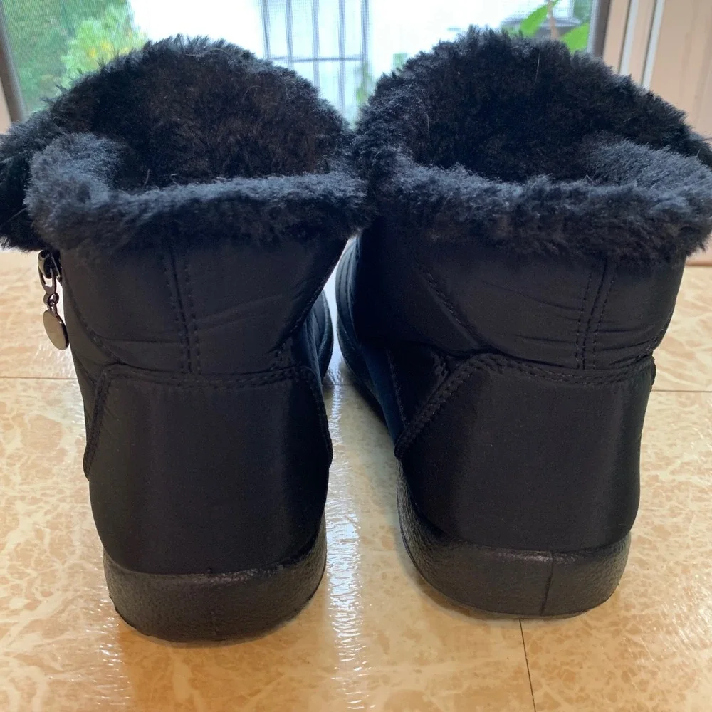 GO Black Quilted Faux Fur Lined Puffer Ankle Boots Size 8 Zip Up Winter Gorpcore